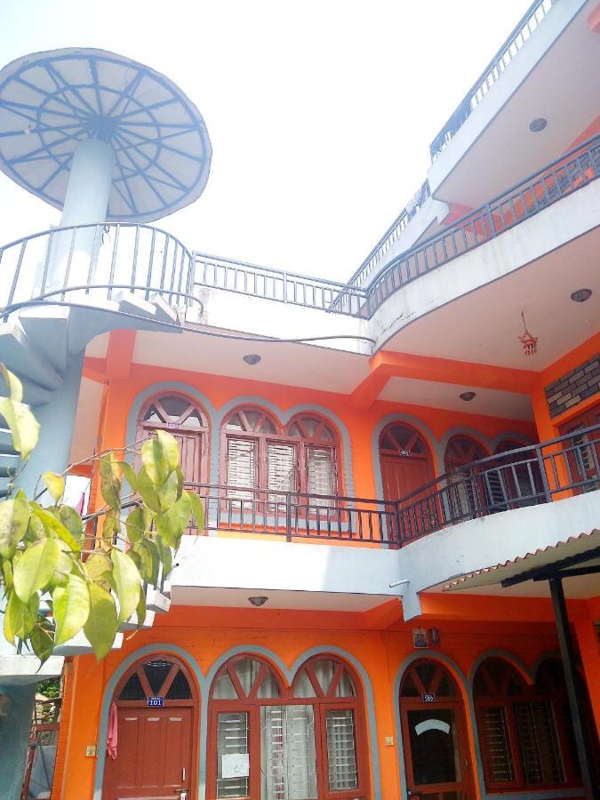 Paramount Guest House Pokhara Exterior foto
